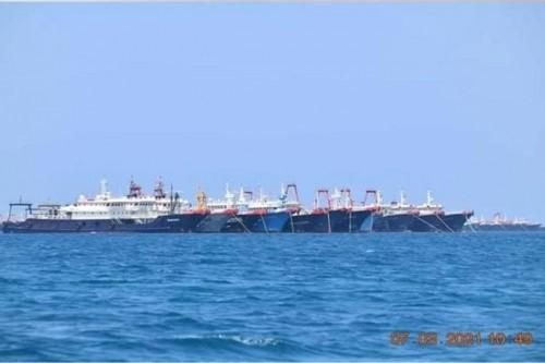 Trung Quốc nói gì về vụ Philippines tố phát hiện hơn 200 tàu tập kết bất thường trên biển Đông?