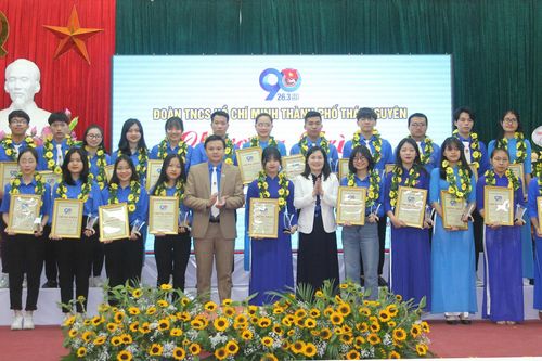 Tuyên dương bí thư chi đoàn tiêu biểu và thanh niên tiên tiến làm theo lời Bác