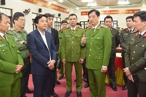 Lãnh đạo Bộ Công an kiểm tra việc cấp CCCD gắn chíp điện tử tại Phú Thọ