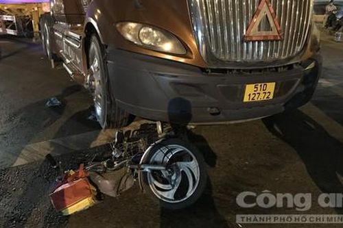 Tai nạn tại vòng xoay 'tử thần' ở TPHCM, cháu gái thiệt mạng, bà ngoại nhập viện