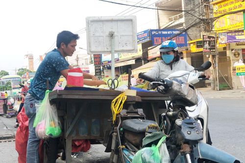 CSGT TP.HCM xử lý xe 'thây ma': Người lao động tìm cách lách, lo sợ mất xe