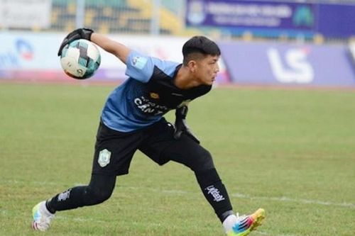 VFF phạt nặng thủ môn ăn mừng khiêu khích trọng tài