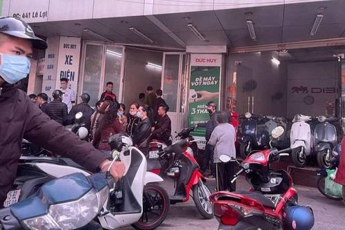 Con bỏ thi giữa kỳ, bố tức giận dùng đũa chọc vào ngực con gây thiệt mạng