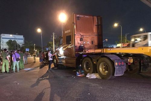 TP.HCM: Va chạm với container, 3 bà cháu thương vong