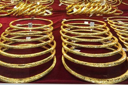 Giá vàng trong nước tăng, ngược chiều thế giới