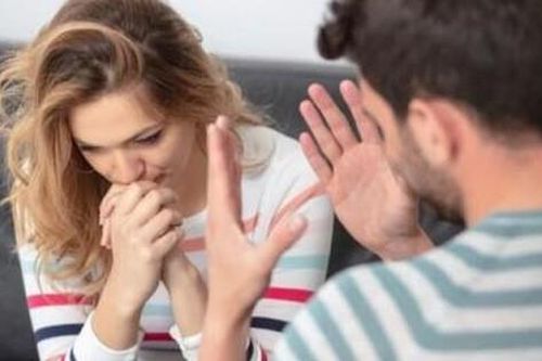 Sử dụng bao cao su mà bạn gái vẫn có bầu