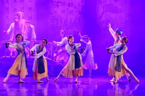'Mỏ vàng' của sân khấu không dễ khai thác