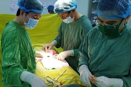 Bơm silicon lỏng vào dương vật, hậu quả khó lường