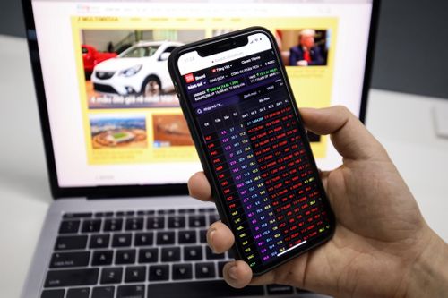 Nhà đầu tư bán tháo, chứng khoán giảm mạnh nhất từ sau Tết