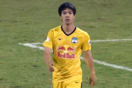 Công Phượng sút xa tung lưới CLB Viettel