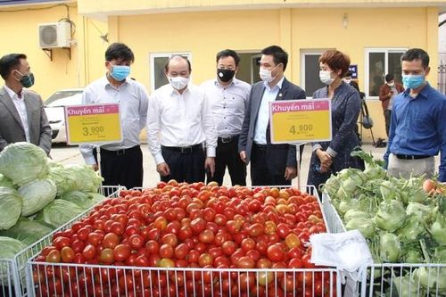 Hỗ trợ tiêu thụ hàng trăm tấn nông sản, 10 vạn trứng gà cho người dân vùng dịch Covid-19