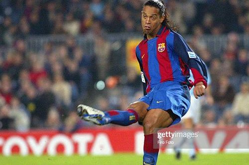 Xem lại pha chuyền bóng đỉnh cao của Ronaldinho 15 năm trước
