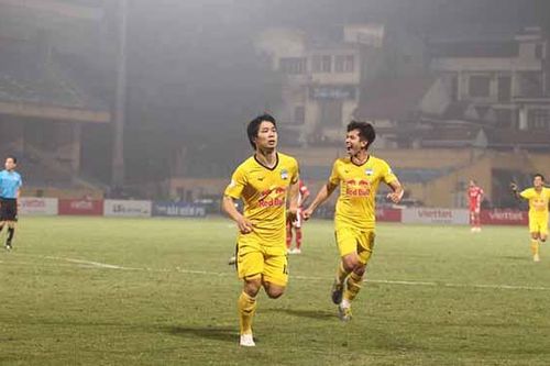 ĐIỂM NHẤN Viettel 0-3 HAGL: Công Phượng tạo đột biến, Kiatisak 'cao tay'