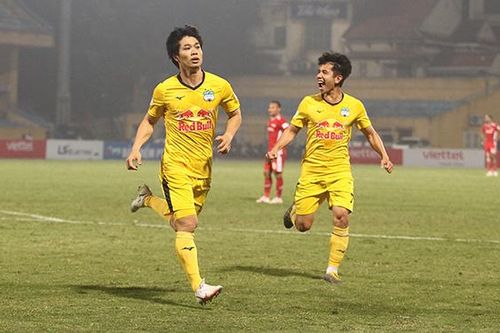 HLV Kiatisuk vẫn chưa nghĩ tới chức vô địch V-League