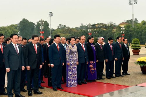 Đại biểu Quốc hội vào Lăng viếng Chủ tịch Hồ Chí Minh