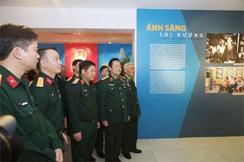 Triển lãm hình ảnh, tài liệu, hiện vật về thanh niên Quân đội