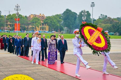 Lãnh đạo Đảng, Nhà nước và đại biểu Quốc hội vào Lăng viếng Chủ tịch Hồ Chí Minh