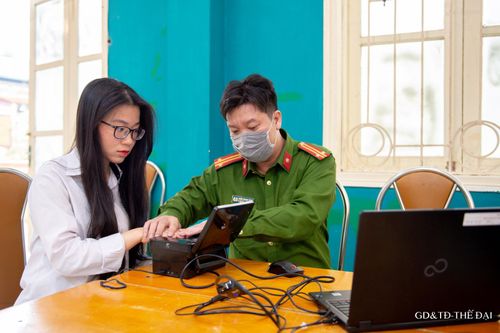 Hà Nội: Lưu động làm căn cước công dân gắn chíp cho học sinh THPT