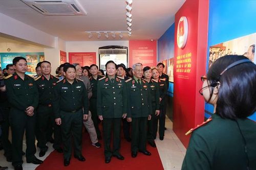 Triển lãm 'Thanh niên Quân đội - Vững bước dưới cờ Đảng'