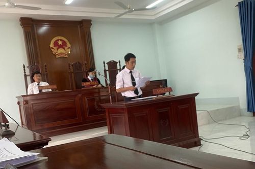 Vụ dượng chém cháu ở Bình Định: Tòa hoãn lần 4 vì bị cáo... đi viện