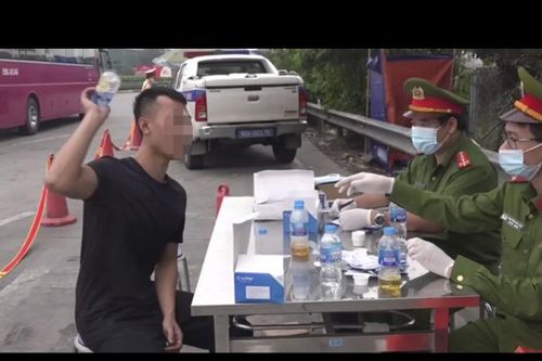 Phát hiện 3 trường hợp lái xe dương tính với ma túy trên cao tốc chỉ trong 1 giờ kiểm tra