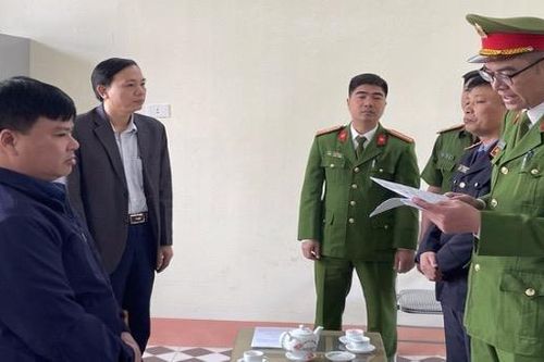 Bắt cựu giám đốc văn phòng đăng ký đất đai và thuộc cấp