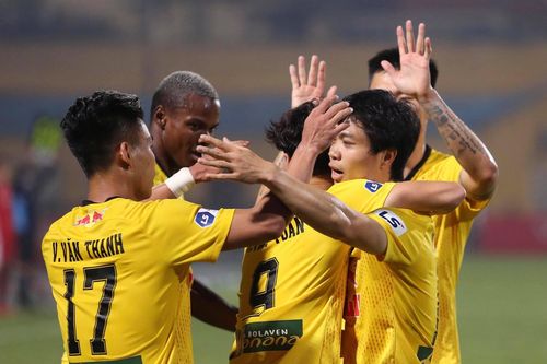 3 phút điên rồ đưa HAGL lên đỉnh bảng V-League