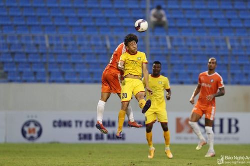 Nhìn lại màn trình diễn '10 điểm' của Phan Văn Đức tại vòng 5 V.League 2021