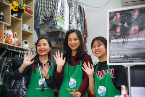 Tiệm giặt là đặc biệt của ba cô gái khiếm thính ở Hà Nội