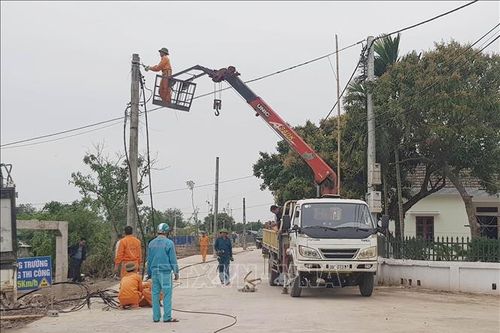 Phản hồi thông tin của TTXVN: Ninh Bình di dời hàng cột điện giữa lòng đường
