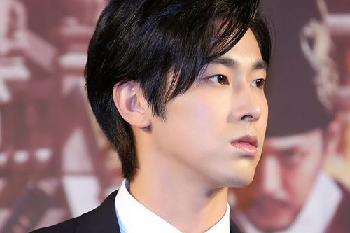 Mnet xác nhận đổi MC, Yunho (TVXQ) rời Kingdom hậu bê bối đi club