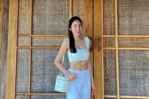 Thủy Tiên khiến khối chị em ghen tị khi không cần tập luyện mà vẫn có cơ bụng cực săn chắc