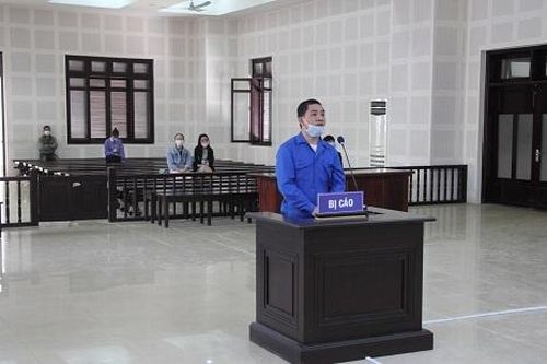 Lĩnh 8 năm tù vì giải quyết mâu thuẫn bằng dao