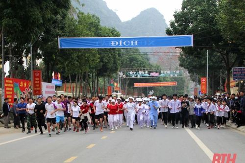 1.000 người tham gia Lễ phát động Ngày chạy Olympic 'Vì sức khỏe toàn dân' và Giải Việt dã huyện Cẩm Thủy 2021