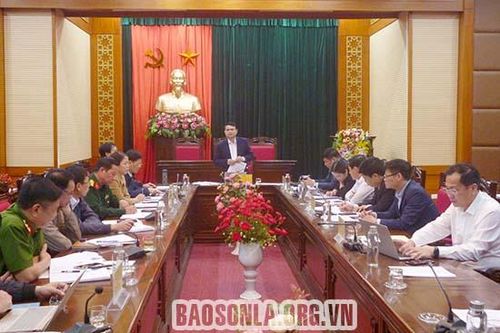 Đồng chí Phó Chủ tịch UBND tỉnh kiểm tra công tác bầu cử tại huyện Quỳnh Nhai