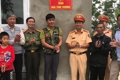 Công an Thừa Thiên Huế hỗ trợ kinh phí xây nhà ở cho người nghèo
