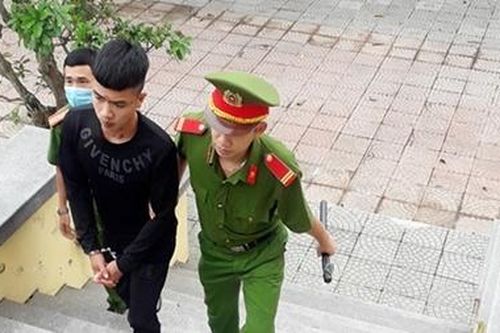 Đi chơi với bạn quen qua mạng xã hội, bé gái bị hiếp dâm