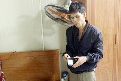 Trộm được số tiền lớn, gã đàn ông đi tẩm quất 50 lần trong 2 ngày