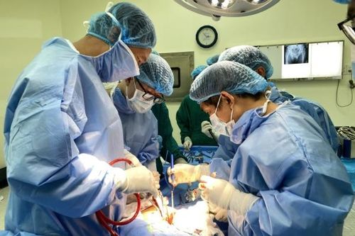 Những bệnh nhân có chỉ định thay khớp háng không cần phải chuyển viện