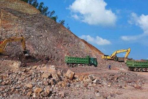 Đại dự án cao tốc Bắc - Nam có nguy cơ 'vỡ trận' vì khan hiếm đất