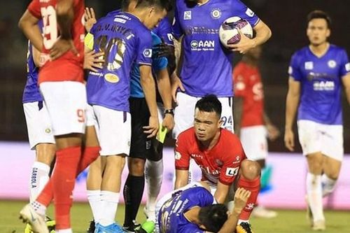 V-League 2021 lẫn lộn niềm vui nỗi buồn