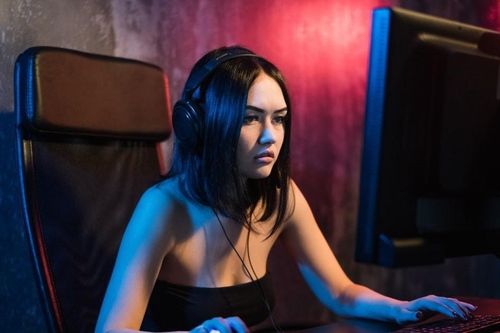 Streamer nữ bị lăng mạ