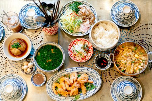 Đổi vị bữa trưa với món Á cho dân văn phòng ở TP.HCM