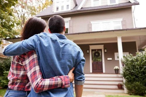 Đôi vợ chồng mua nhà hơn một năm nhưng chưa được dọn vào ở