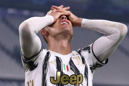 Ronaldo buộc giảm lương nếu trở lại Real
