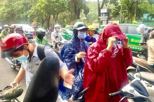TP.HCM bất ngờ có mưa rào