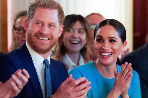 Chuyện rời hoàng gia Anh của vợ chồng Meghan Markle lên phim