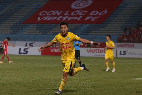 90 phút Công Phượng và Văn Thanh giúp HAGL có được ngôi nhất bảng V-League