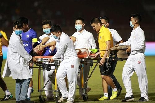 Lại báo động về bạo lực sân cỏ