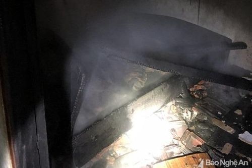 Nghệ An: Mâu thuẫn gia đình, con trai phóng hỏa đốt nhà cha mẹ